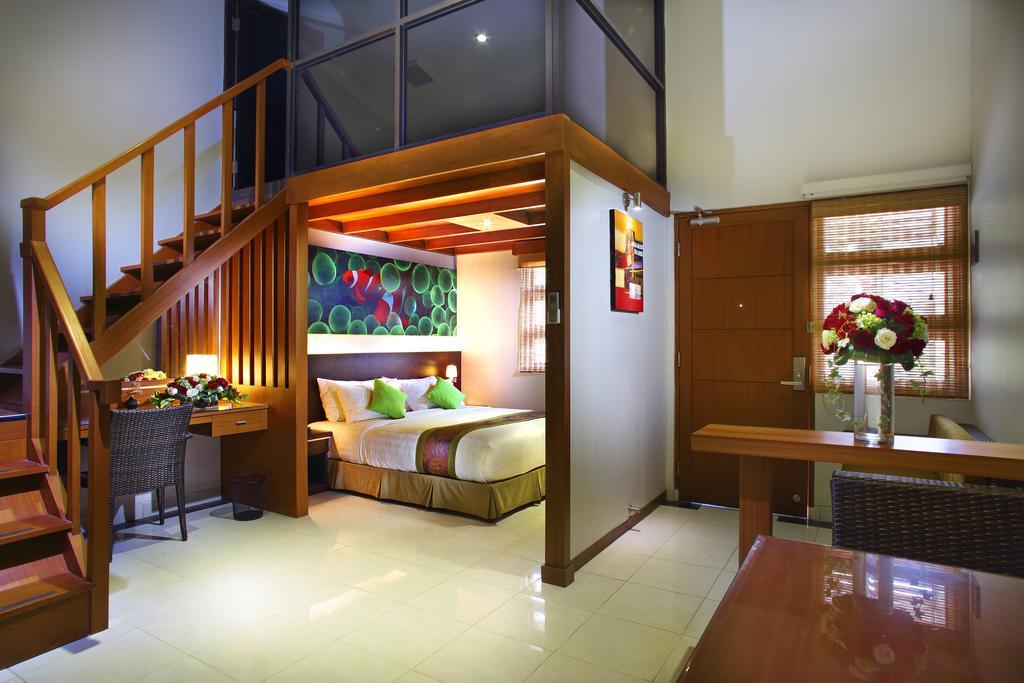One-Bedroom Executive Suite with Business Facilities